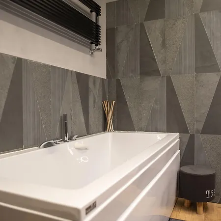 Vesu 2* נאפולי