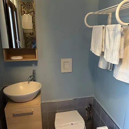 Vesu Bed & Breakfast 2*